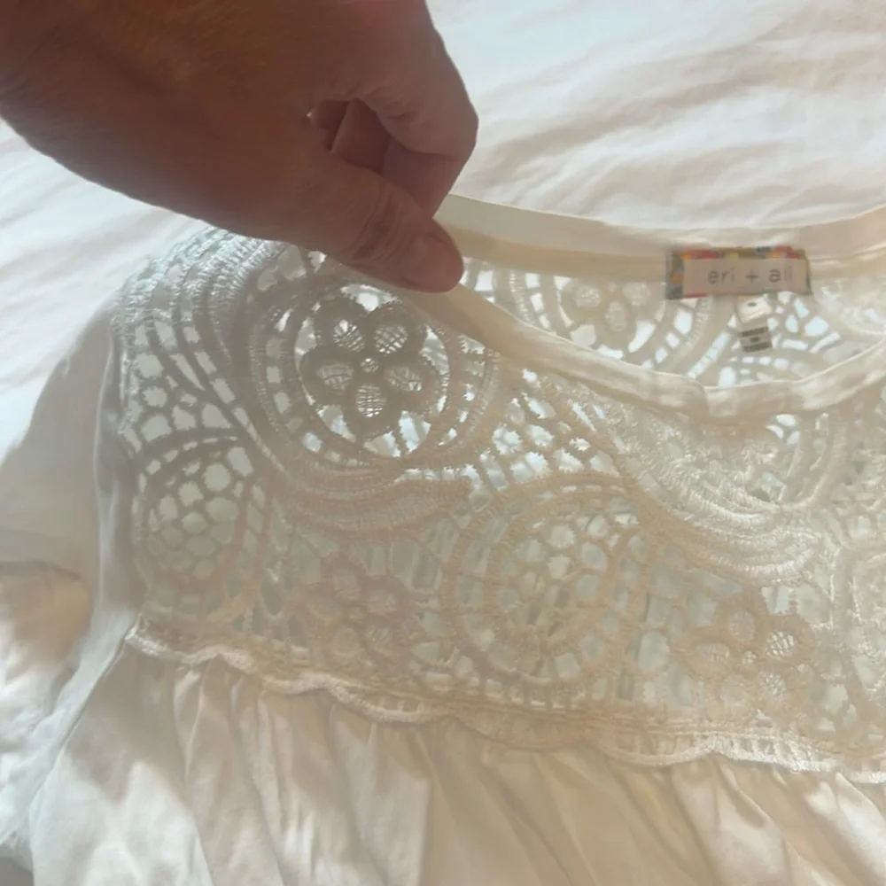 Elegant White Lace Short Sleeve Top - Picture 4 of 4